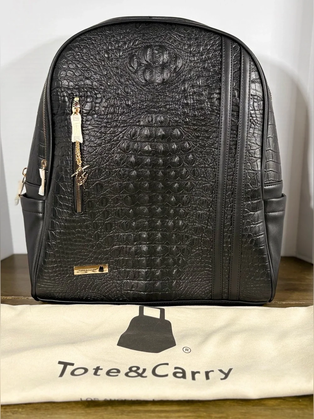 NWT Tote & Carry Statement Traveler Backpack in Black
